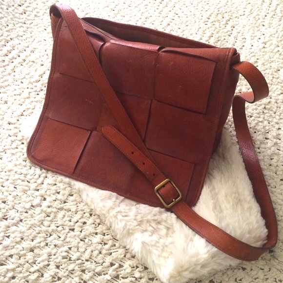 Casleigh Handbags - Leather Messenger Bag